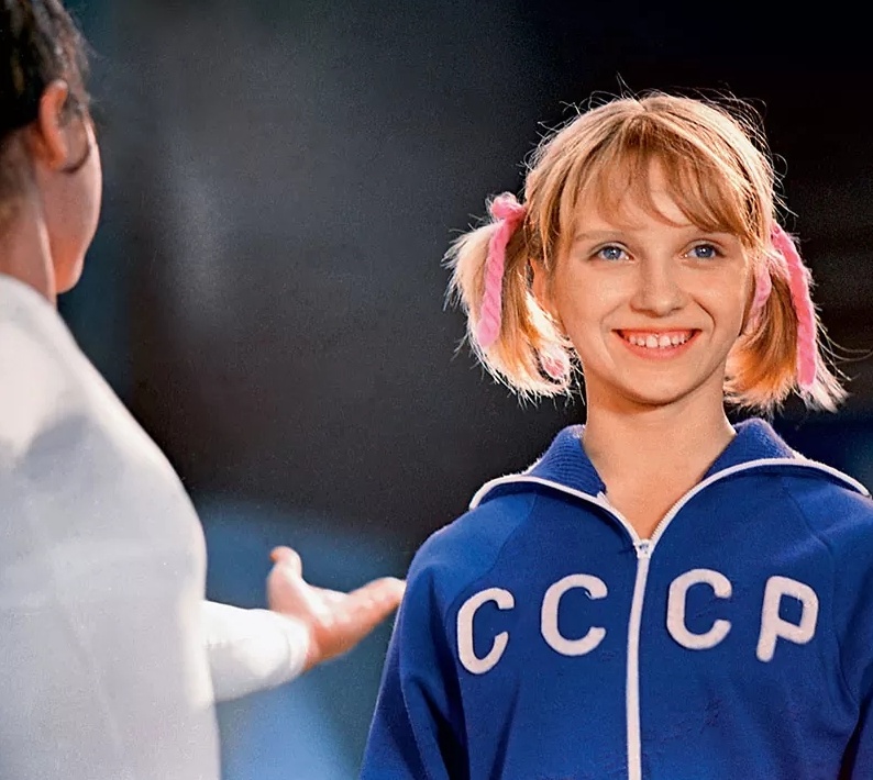 «Он мне не изменял, он жил в другом браке»: как 18-летняя актриса увела 41-летнего Равиковича и чем закончилась их история