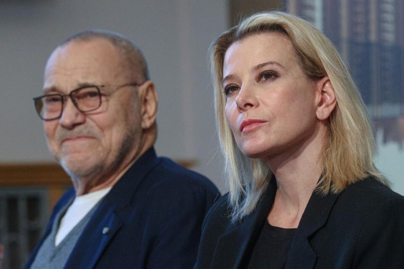 «Есть только эта боль, которая тебя разрывает на миллиарды кусков»: Юлия Высоцкая после страшной трагедии взяла на воспитание дочь