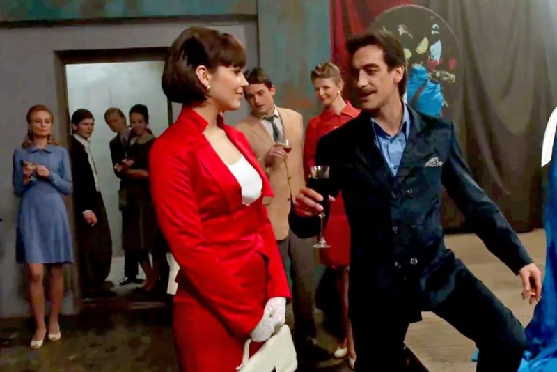 Четвертый раз отец, но не русский: как 43-летний Артем Ткаченко стал звездой вопреки "проходным ролям" и "разбитому сердцу"?