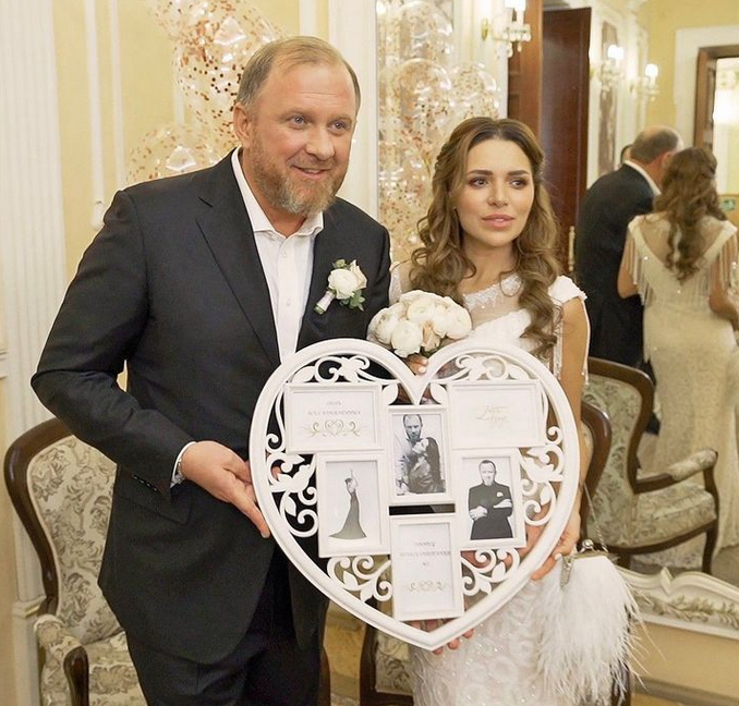 «Он меня грыз»: чем закончились 23 года брака Константина Ивлева и почему 28-летняя жена ушла спустя 4 года