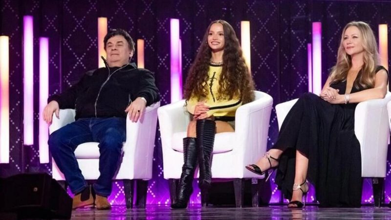 «Уйти со сцены!»: 74-летний Александр Серов судится из-за воспитания детей и выгнал дочь из дома