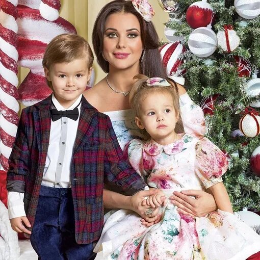 «Не пожалела ни разу!»: почему Федорова отдала корону «Мисс Вселенная» и что стало с ее детьми, которым пророчат военную карьеру и балет