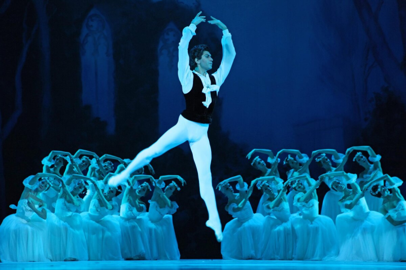 «Не хочу ни за кого отвечать»: почему 51-летний Николай Цискаридзе остался один?