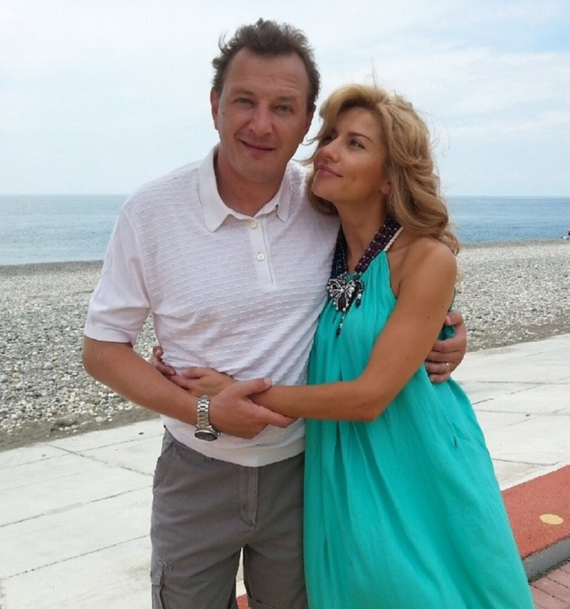 «Она сама виновата!»: как из-за ревности 40-летняя актриса стала жертвой домашнего насилия, а ее муж снова женился и развелся