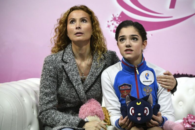 «Она её не любит!»: почему Медведева после 11 лет ушла от Тутберидзе, а теперь выходит замуж