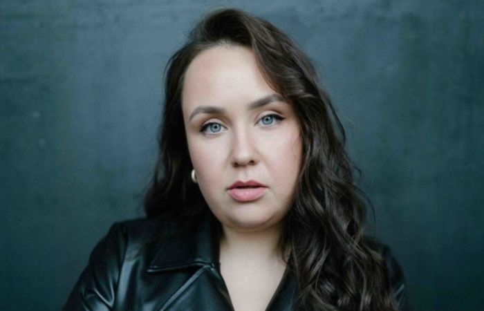 Учила внучку Пугачёвой, пережила травлю и набрала 30 кг: её путь к звёздам