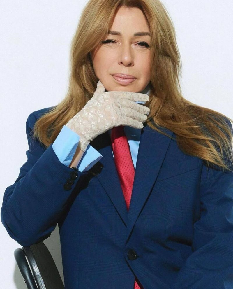 «Я её ждала 9 лет»: почему Алена Апина не смогла родить дочь, и как выглядит её 24-летняя копия отца