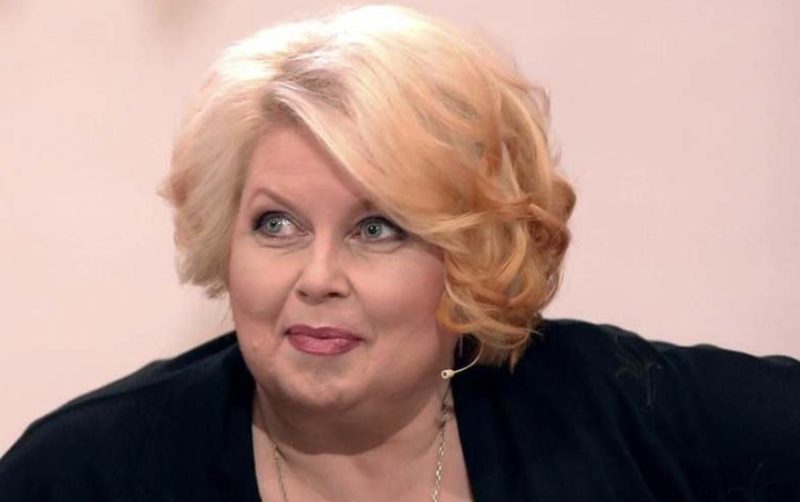 «Держали как талисман»: почему любимая секретарша Зоя пропала из «Тайн следствия» и чем занялась 59-летняя Юлия Яковлева