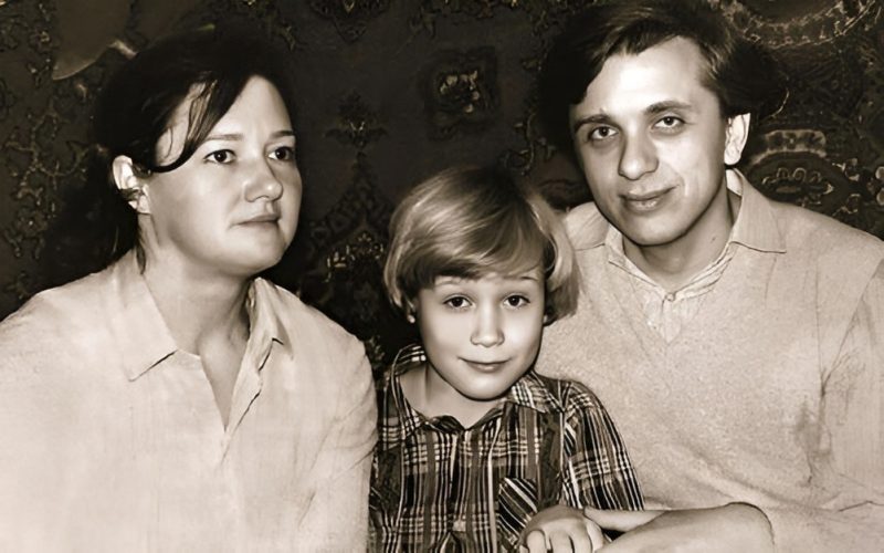 «Роди ребёнка – и тогда иди»: как звезда советского кино пережил уход сына в монастырь, не дождавшись внуков