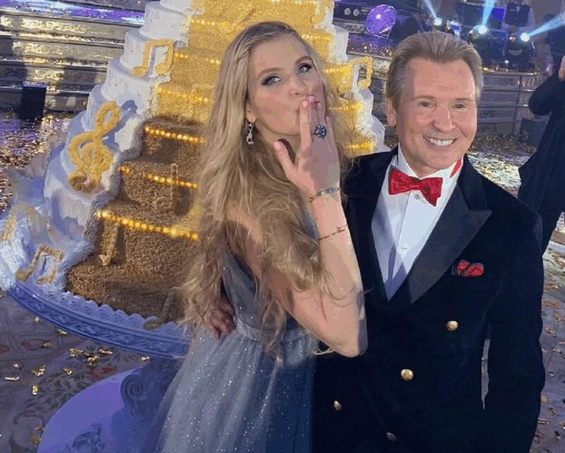 «Лошадиная физиономия и показная роскошь»: почему 25-летняя дочь Александра Малинина вновь осталась одна?