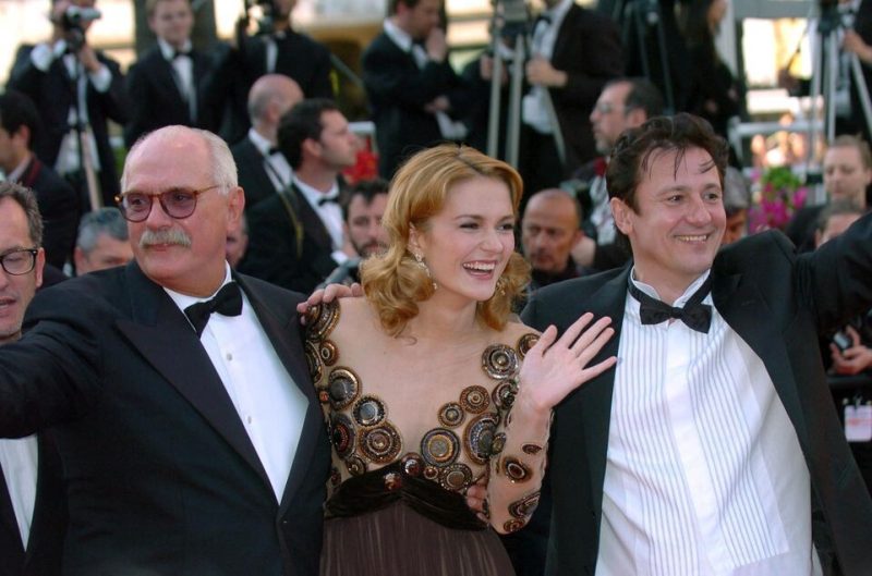 «Не хотел детей, а потом здоровье подвело»: что скрывал Олег Меньшиков почти 20 лет брака с 22-летней Анастасией