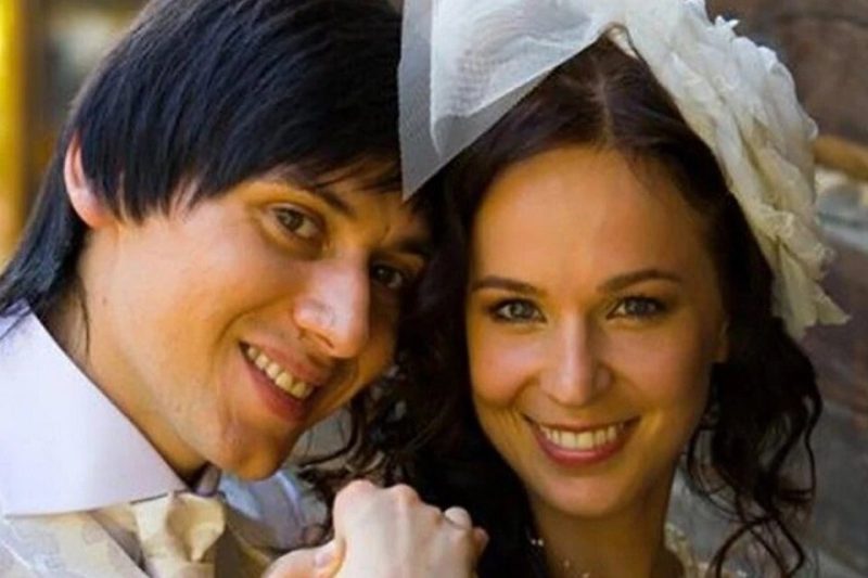 «Виделись только в аэропорту»: как «Народный артист» Руслан Алехно потерял жену, а затем и популярность