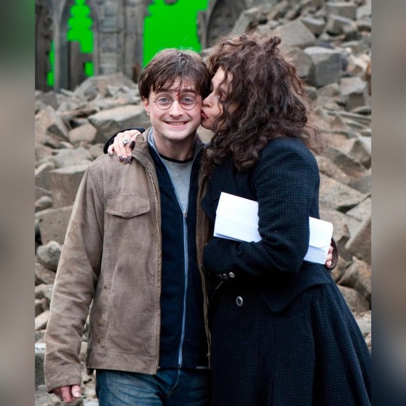 «Он обнимал дракона!»: чем на самом деле занимаются Джокер и Гарри Поттер за кадром?