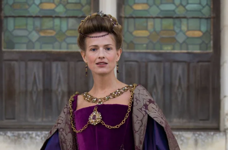 «Я была неуклюжим ребёнком»: как наследница банкира стала актрисой и родила троих детей гендиректору Первого канала