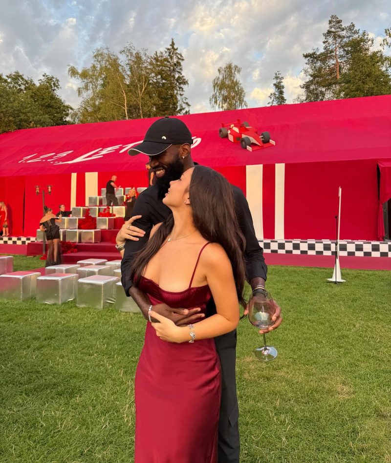 Прятавшаяся в Шкафу: Бывшая Нашла Соперницу в Квартире футболиста Динамо Муми