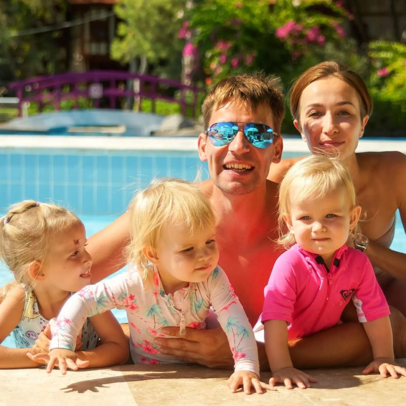 «Я стал бомжом»: как сложились судьбы участников «Последнего героя» спустя 20 лет после старта шоу?