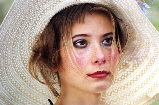 «Он меня называет Пятачок»: как 52-летняя Юлия Высоцкая покорила Андрея Кончаловского и пережила страшную трагедию