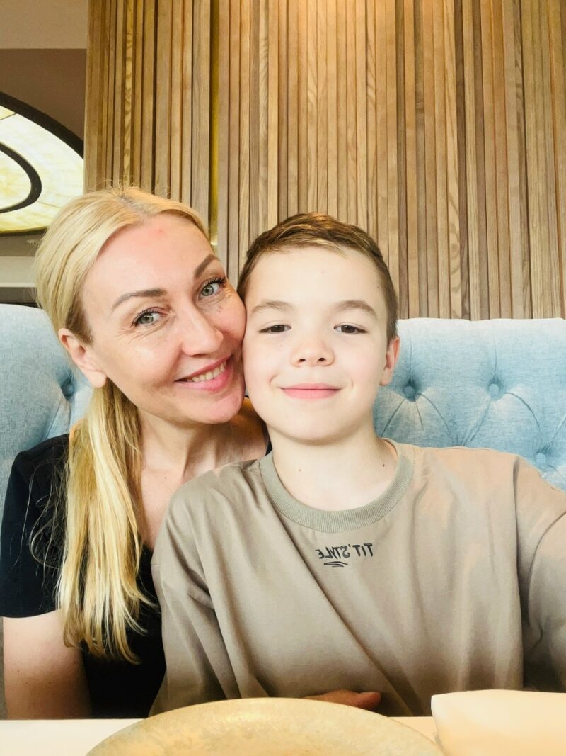 «Мне хотелось быть актрисой, а не пародисткой»: как 55-летняя Светлана Галка усыновила 5-летнего сына и обрела себя без брака