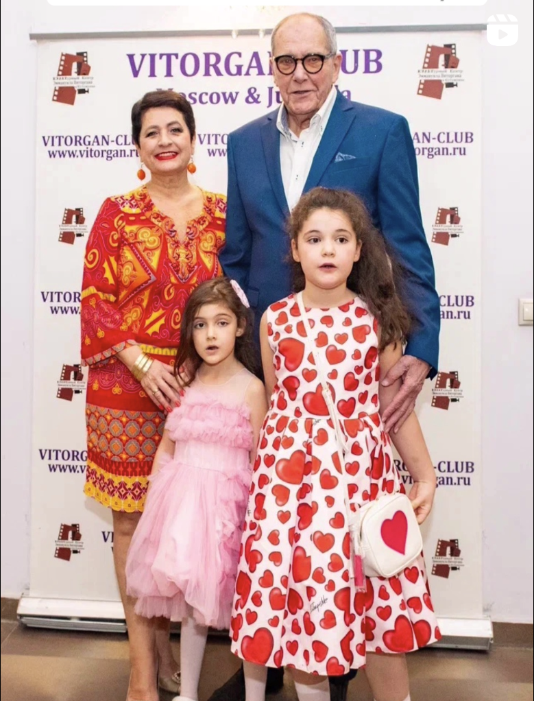 «Повезло встретить достойную женщину»: почему 85-летний Виторган и 62-летняя Млодик стали изгоями в Сети?