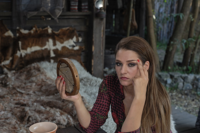 «Не светит» детей и не гонится за роскошью: почему 42-летняя Глафира Тарханова с пятью детьми — пример для подражания?