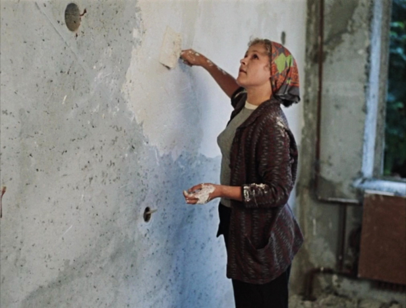 Тайны зарплат из «Москвы слезам не верит»: кто кого богаче?