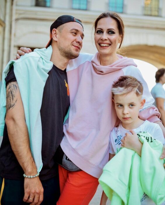 Скандал с фото, жена и её подруга: действительно ли Жандаров нашёл своё счастье