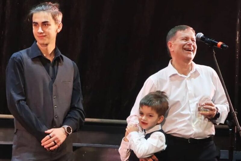 «Он снова потерял сына»: как 72-летний Игорь Ливанов пережил три личные трагедии, но обрёл счастье с молодой женой