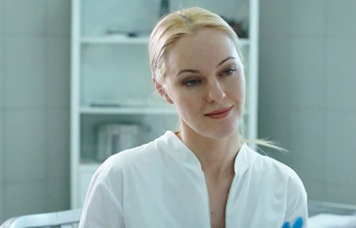 Рыдала в свой день рождения: как "фея" из ресторана Яна Крайнова покорила Москву и нашла любовь в 39