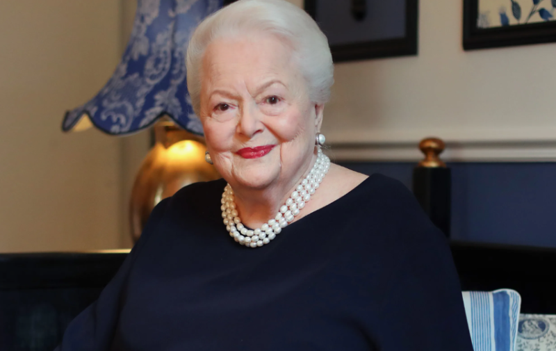 «Она была просто несчастной»: почему эти 10 актёров стали настоящими долгожителями, дожив до 100+ лет