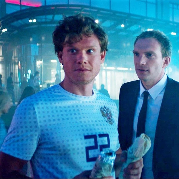 «Я долго не мог позвонить маме»: трагедия, разрыв с МХТ и эмиграция 42-летнего Андрея Бурковского