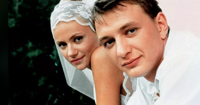 46-летняя звезда ушла от сына Полищук к 17-летнему «красавцу» : как выглядит муж и сын Марии Мироновой?