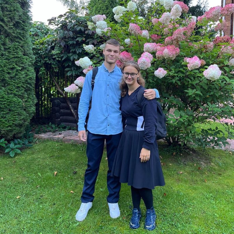 «Они были напуганы и замкнуты»: звезда «Миража» раскрыла детали усыновления в 49 лет, но счастье омрачила биологическая мать