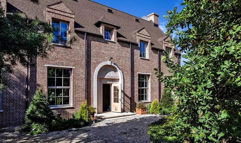 «Там пахнет детством»: как сын Никиты Михалкова построил дом-мечты в Жуковке, поразивший даже Кончаловского