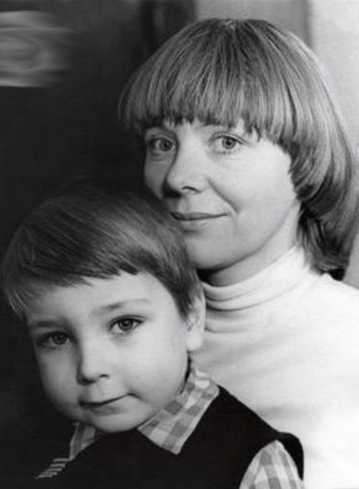 «Актёр — это диагноз»: как смерть отца и поэта-убийцы повлияли на Кирилла Гребенщикова, и почему он прячет семью от публики