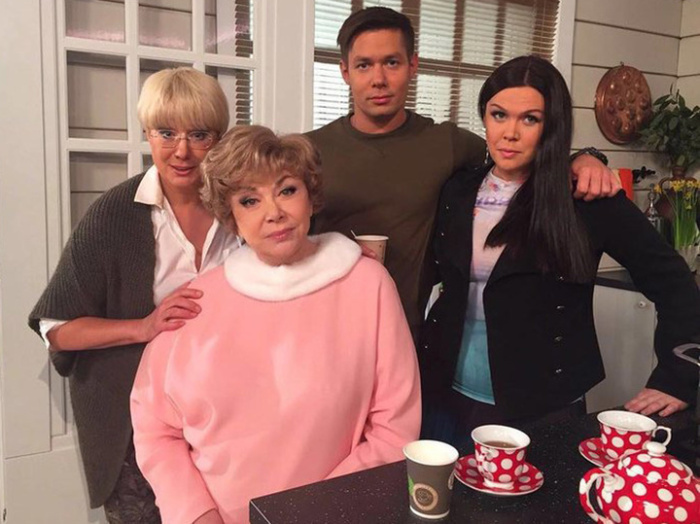 «Он наркоман в огромной ремиссии»: как живет 88-летняя Эдита Пьеха и чем шокирует её дочь Илона Броневицкая