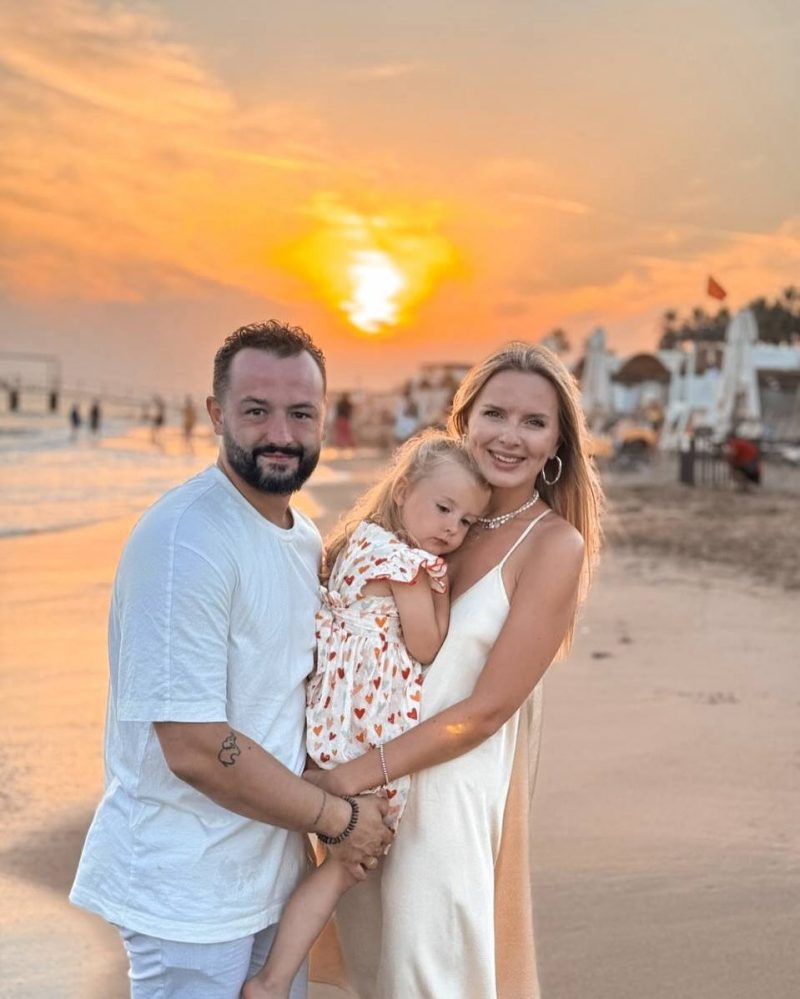 «Он скрывался от нее в шкафу»: почему звезда «Бандитского Петербурга» 11 лет не мог развестись с актрисой Аугшкап