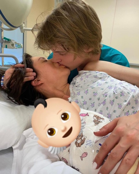 Нянчить маленького Олега паре помогают звездные бабушка и дедушка, Оксана Фандера и Филипп Янковский