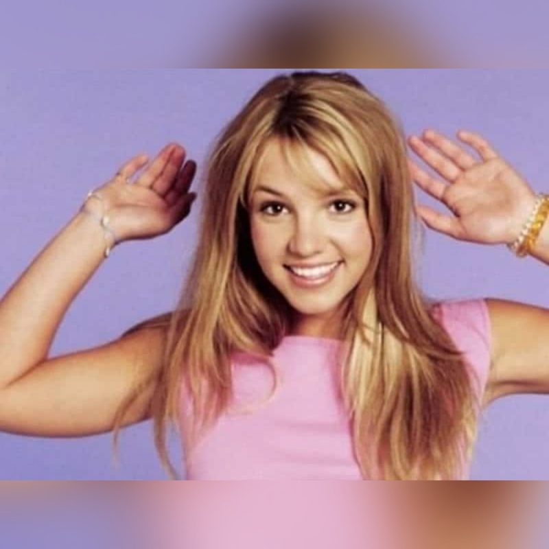 «Она побрилась налысо!»: что стало с поп-принцессой и другими дивами 90-х, покорившими мир?