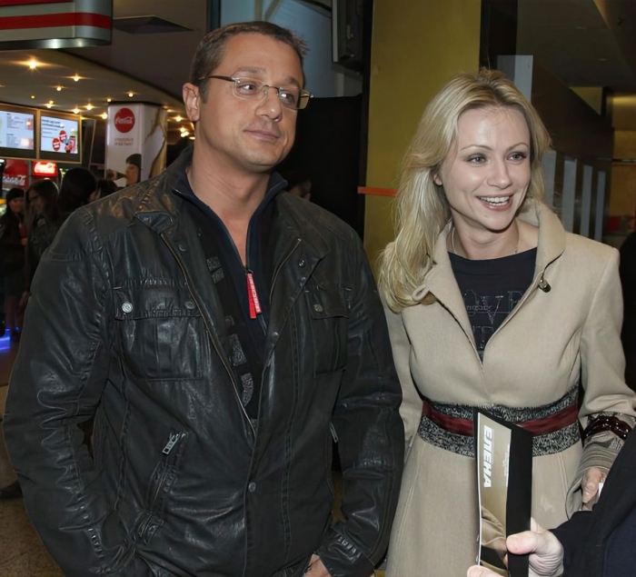 Выгнали из «Ленкома» и роды в 45: Мария Миронова скрывает молодого мужа