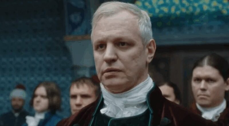 «Ему пророчили смерть в роддоме, а он чуть не выпрыгнул из окна»: почему звезда «Дальнобойщиков» до сих пор ездит на метро, а его дочери – копия жены