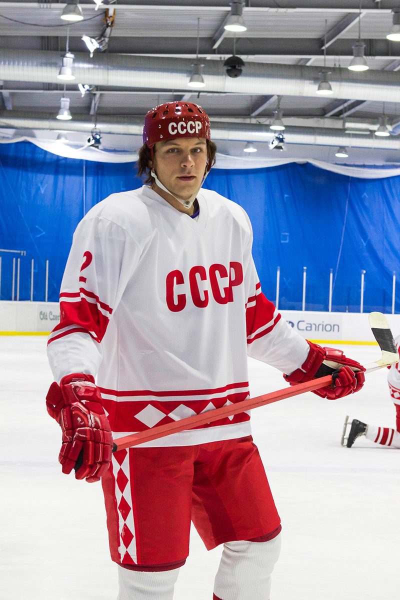 «Я так хотел, уже и место прикупил!»: Евгений Пронин, 45-летний актер, дважды переживший крах брака с коллегой и студенткой МГУ