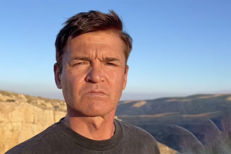 «Изменяла даже с крестником»: что случилось с 59-летним Игорем Лифановым, обвинившим молодую жену в предательстве