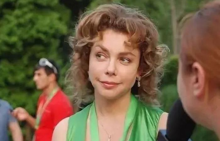 Едва сводит концы с концами, распродавая старую одежду и обувь: как ложь Божены Рынски стоила ей всего