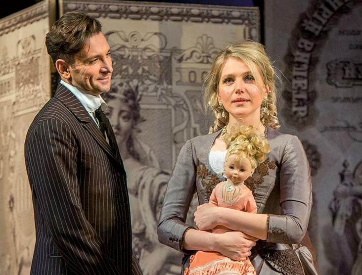 Увёл из-под венца и счастлив 25 лет: как выглядит жена и чем занимаются дети Антона Хабарова?