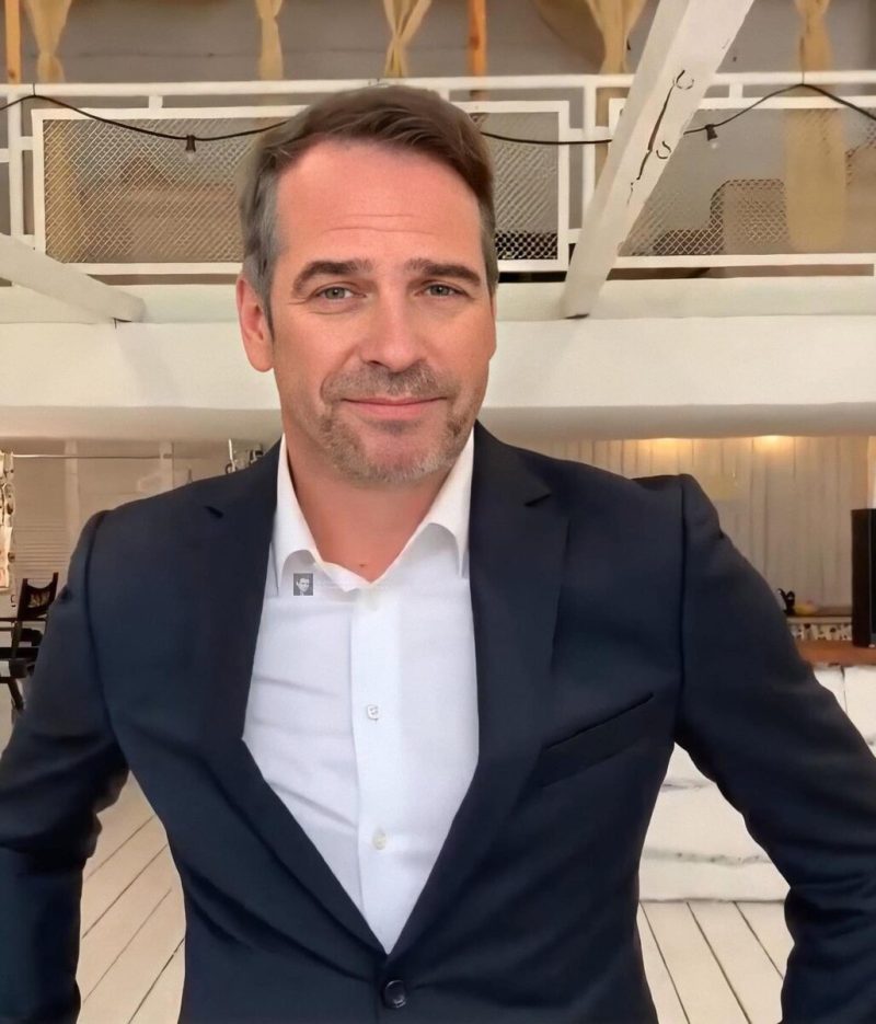 «Не раз обжигался»: Почему красавец Павел Делонг, отец двоих сыновей, в 54 года так и не связал себя узами брака?