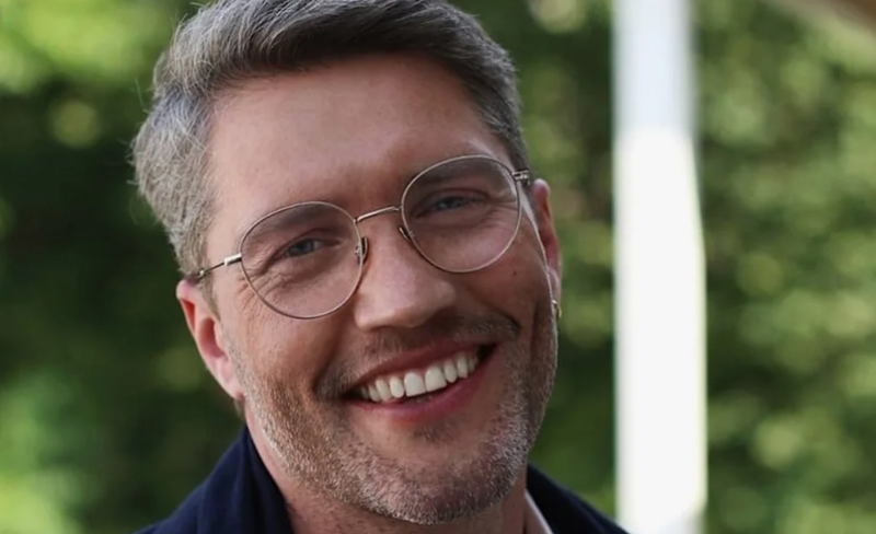 «Он не изменял»: почему после 20 лет брака и 5 детей известный актёр Павел Харланчук ушёл от жены