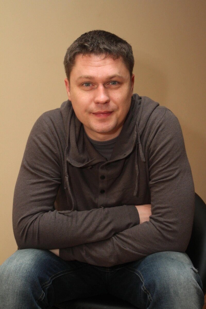 «Я сразу понял, что она — мой человек»: как живёт и чем занимается жена и сын Дениса Рожкова, звезды «Глухаря»