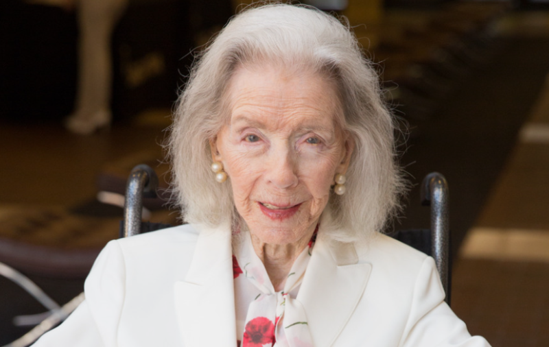 «Она была просто несчастной»: почему эти 10 актёров стали настоящими долгожителями, дожив до 100+ лет