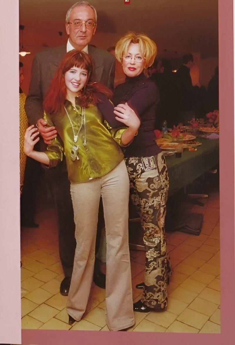 «Её дочь – это моя дочь»: как "нежеланная" наследница Марины Неёловой стала мировой звездой, а 78-летняя актриса живёт на две страны