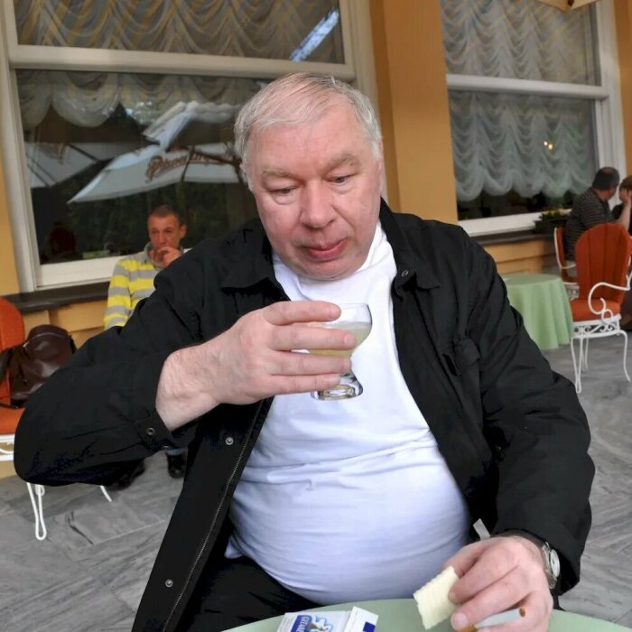 Одиночество «старшины Васкова» из «А зори здесь тихие…», почему легенда кино остался один?